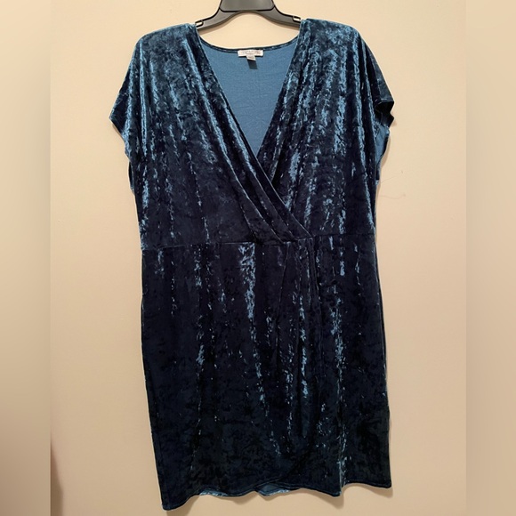 London Style Dresses & Skirts - London Style Velvet Wrap Dress